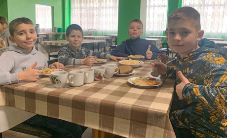 Чим снідають учні переяславського ліцею? Кухарі готують смачне меню навіть на старому обладнанні