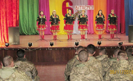 Святковий захід у Новотроїцькому