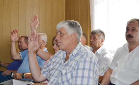 Районні депутати внесли зміни до бюджету і узгодили земельні питання