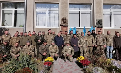У Калуші відкрили барельєф Почесному громадянину міста Сергію Барничу, загиблому в зоні ООС