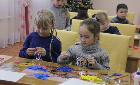 Як у Писарівці вчать дітей шити одяг та м'які іграшки