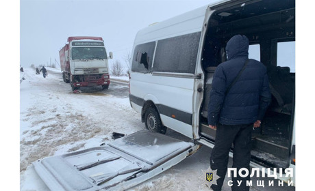 На Білопільщині поліція з’ясовує обставини аварії, в якій травмувалося троє людей