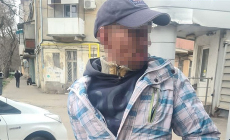 В Одесі небайдужі містяни самотужки затримали крадія і передали патрульним поліції