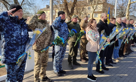 В Ізмаїлі поклали квіти до пам’ятника Шевченку з нагоди 211 річниці з Дня народження Кобзаря