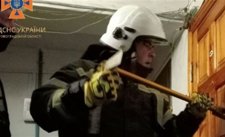 Знам’янські рятувальники визволили 90-річну жінку з власного помешкання