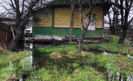Житейська ситуація. Житель Корюківки засипав канаву, а вода потекла в чужий двір