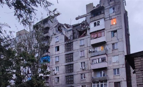 Ракетний удар по 9-поверхівці та тіла загиблих просто посеред вулиці. Це все відбувається в Торецьку