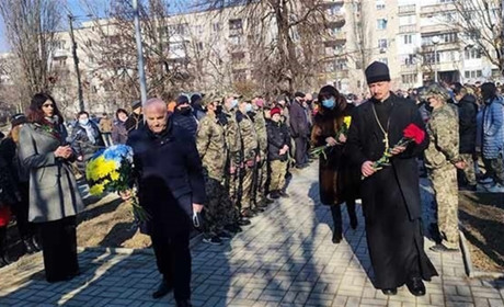 З безкінечним болем в очах