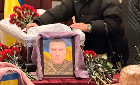 Первомайськ провів в останню путь ще одного захисника — Дениса Яструба