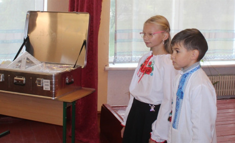 Скрині математичних скарбів. Шість закладів освіти Городоччини отримали подарунки від UNICEF