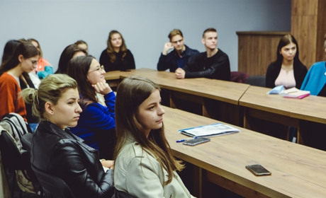 Американець Джон Дюргем провів бінарне заняття з практики перекладу для франківських студентів