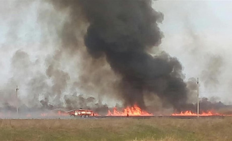 Між Петропавлівкою та Самарським масштабна пожежа - горять левади