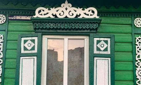 Дерева на Валу оздоблять мереживом, таким, як прикрашені дерев'яні будинки. Фотофакт
