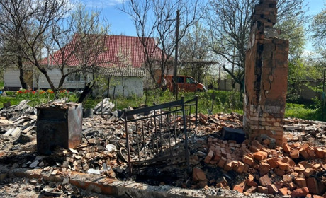 На Макарівщині російські військові з танка обстріляли будинок, де ховався поранений чоловік