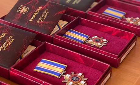 У Сарнах орденами й відзнакою нагородили полеглих військових із району