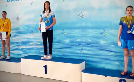 Плавчиня із Южноукраїнська стала чемпіонкою України на дистанціях серед юнаків