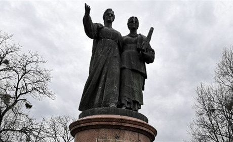 "А можна російську жінку переробить на українського козака?" Якою буде у Переяславі дерусифікація?