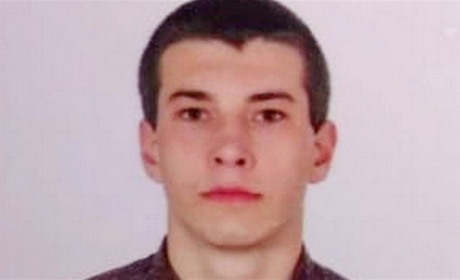 Поліція розшукує 20-річного Сергія Гушуватого, який підозрюється у вбивстві рідних матері та сестри