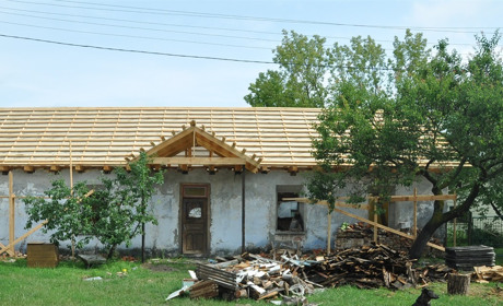 Зберігали м’ясо, селили євреїв та утримували в’язнів: як відновлюють столітній будинок у Сарнах