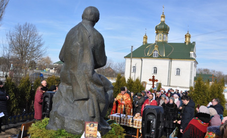 У Ридодубах біля найбільшого пам’ятника Шевченку у Білобожницькій громаді вшанували пам’ять Кобзаря