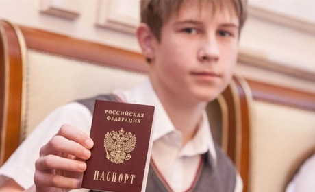 На Луганщині окупанти примусово видають дітям російське громадянство