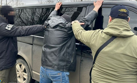 Чотири роки ховався в підвалі: у Херсоні затримали рецидивіста-зрадника