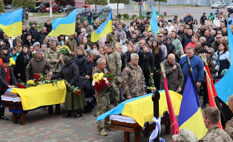 У Сарнах попрощалися з військовими-побратимами Іваном Дулачиком і Тарасом Левчуком