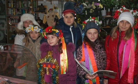 Глава семьи за горой еды и лечение Козы: а вы знаете о традициях и обычаях щедрования и посевания? 