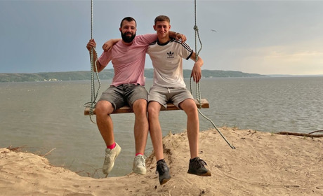 На Переяславщині відновили гойдалку над прірвою. За день її відвідують кілька сотень людей