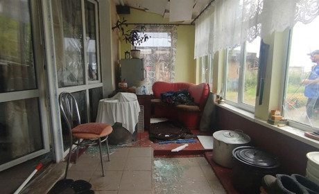 Вибухова хвиля зруйнувала будинки в Гамаліївці. Мешканці отримують допомогу