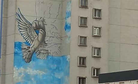 На будівлі архіву у Херсоні створюють новий мурал — ми вже бачили частину