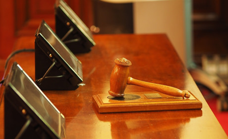 Поліцейського зі Сватового і військового судитимуть за розбій і замах на вбивство заради 100 тисяч