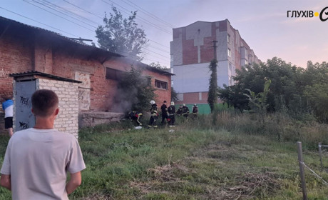 У Глухові в центрі міста сталася пожежа