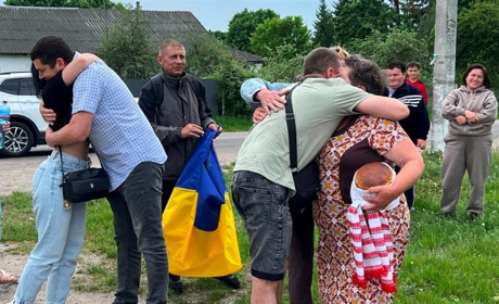 З полону — до мами: на Сарненщині зустріли звільненого захисника