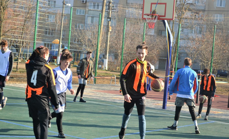 Спортивний комплекс в селищі станції Дністер: чому він був на замку, і коли працюватиме за графіком