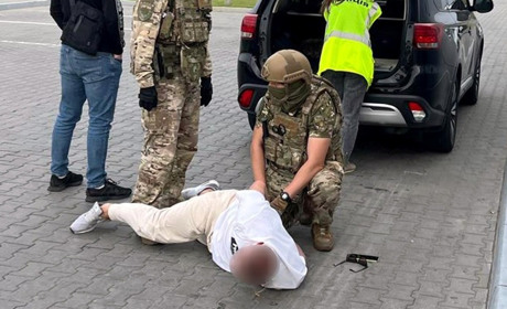 Двоє шантажистів вимагали у судді з Житомирщини 15 тисяч доларів