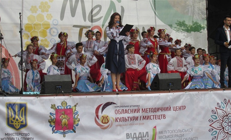 Вместо тысячи слов: фотографии с площади Победы, где фестивалили мелитопольцы  