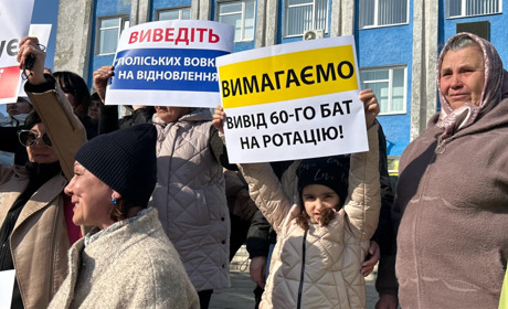 «Потрібна ротація та відновлення»: у Сарнах рідні військових вийшли на зібрання