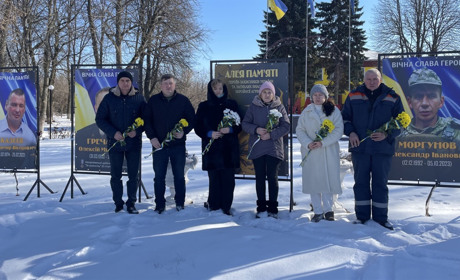 В Есмані на третю річницю повномасштабного вторгнення рф вшанували пам’ять загиблих Героїв