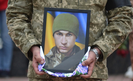 Южноукраїнці попрощалися з полеглим захисником – кулеметником Леонідом Мотошнюком