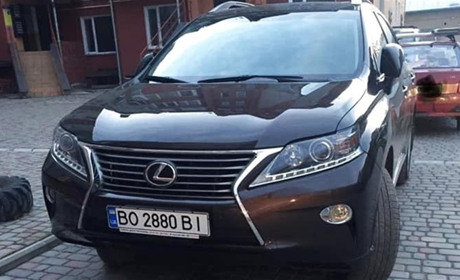 У Чорткові викрали Lexus з-під будинку, що на вул. Незалежності, 135