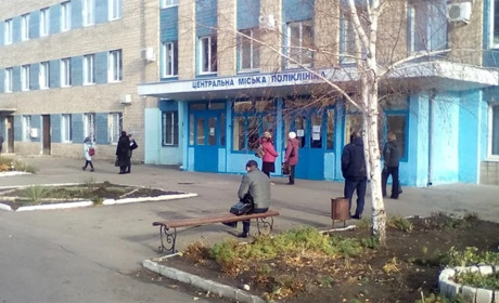 Центральна поліклініка окупованого Лисичанська відновила роботу на Київщині. Як потрапити на прийом