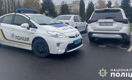 У Нетішині поліцейські розшукали водія, який на «зебрі» ледь не збив пішохода