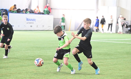 Побачили дорослих динамівців, зіграли з юними. Вихідні у столиці для первомайських футболістів