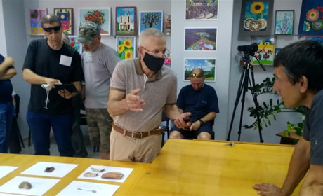 Під час розкопок в парку, археологи знайшли залишки старовинного посуду та інших предметів