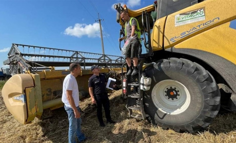 На Рівненщині рятувальники продовжують опікуватися безпекою жнивної кампанії 2022 року