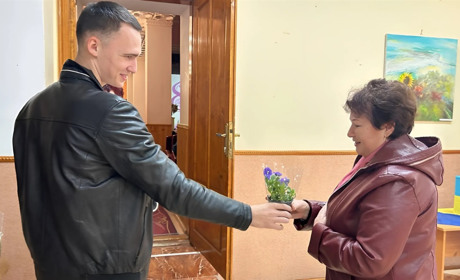 У Біляївці відбувся захід до 8 березня: нагородження, запальні виступи та квіти на вході