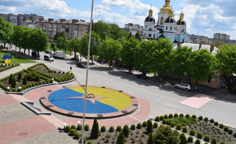 У Звягелі планують оновити написи на "Сонячному годиннику" поруч з Будинком рад