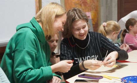 У Переяславі для дітей провели майстер-клас з виготовлення оригінальних ялинкових іграшок ВІДЕО