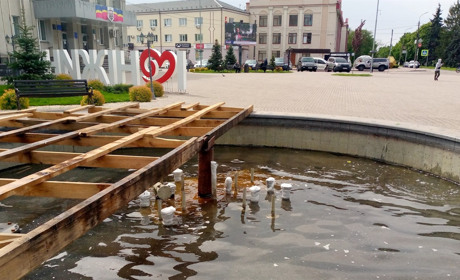 У Ніжині розконсервовують центральний фонтан...